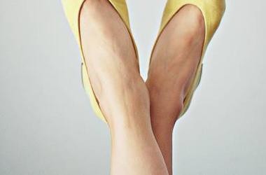 10 Shoes Women Shouldn’t Wear on a First Date